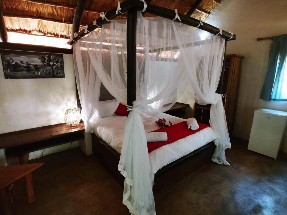 Pumusa Bushcamp Hluhluwe Esterno foto